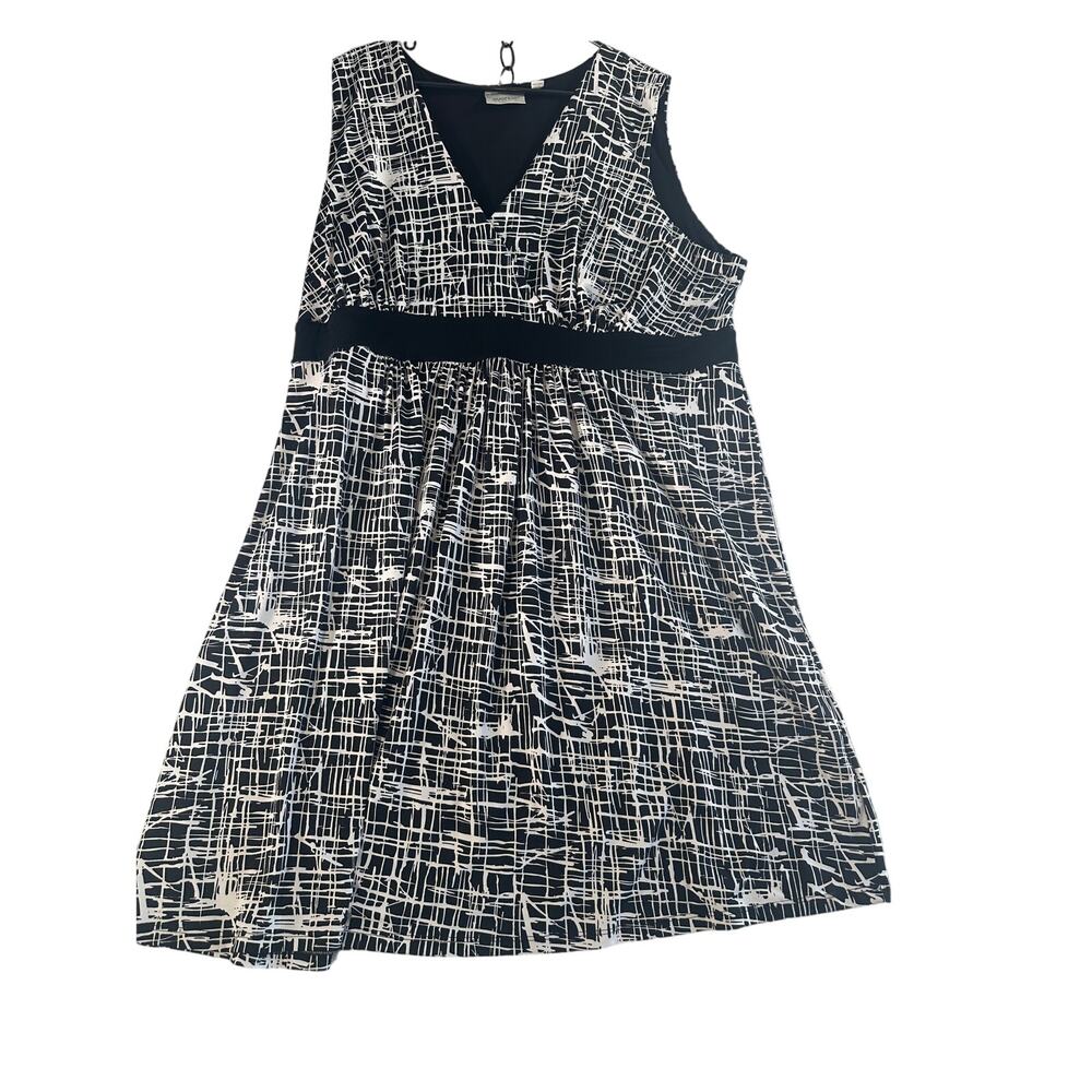 Avenue Black & White Abstract Print Sleeveless Dress – Size 26/28
